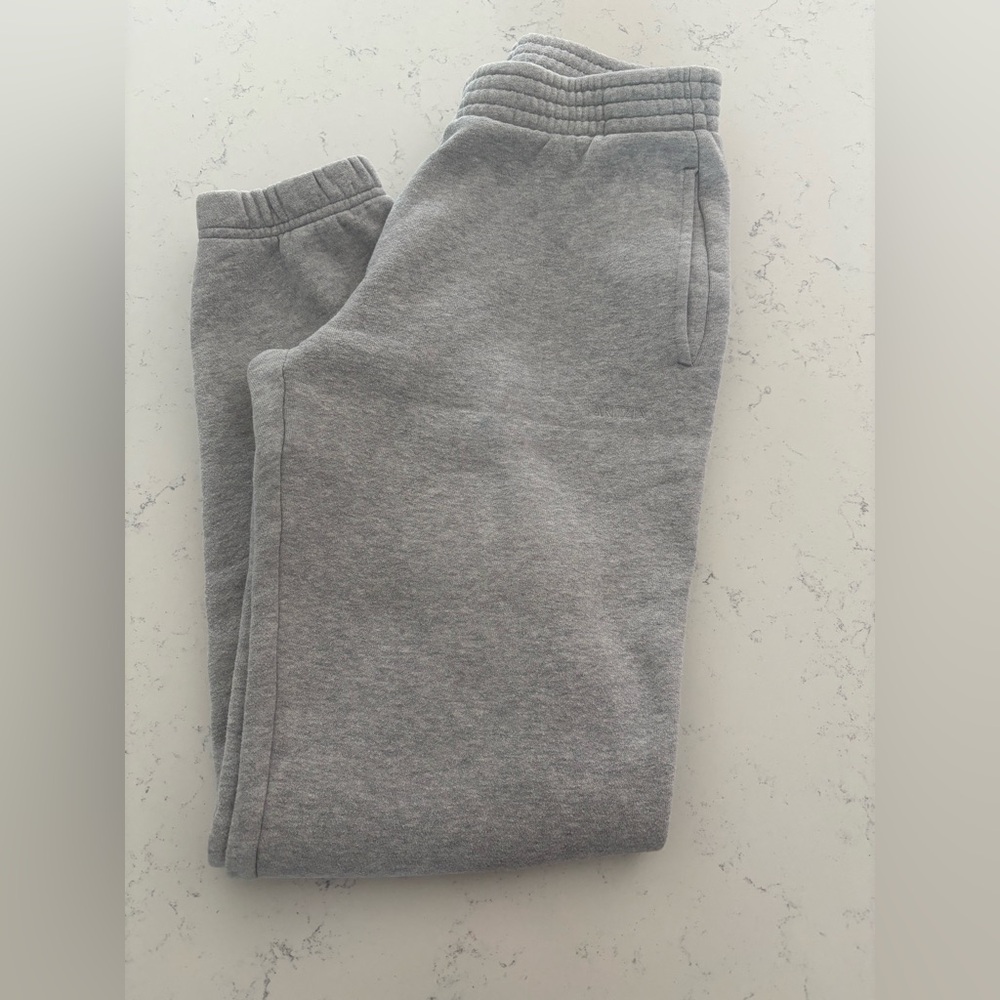 Aritzia TNA Cozy Fleece Sweatpants Perfect Fit in Chrome - 2XS